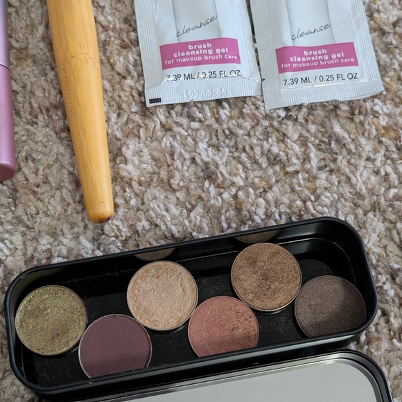 Makeup Bundle - Picture 3 of 3
